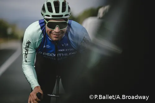 Stefan Bissegger in het tenue van zijn nieuwe werkgever