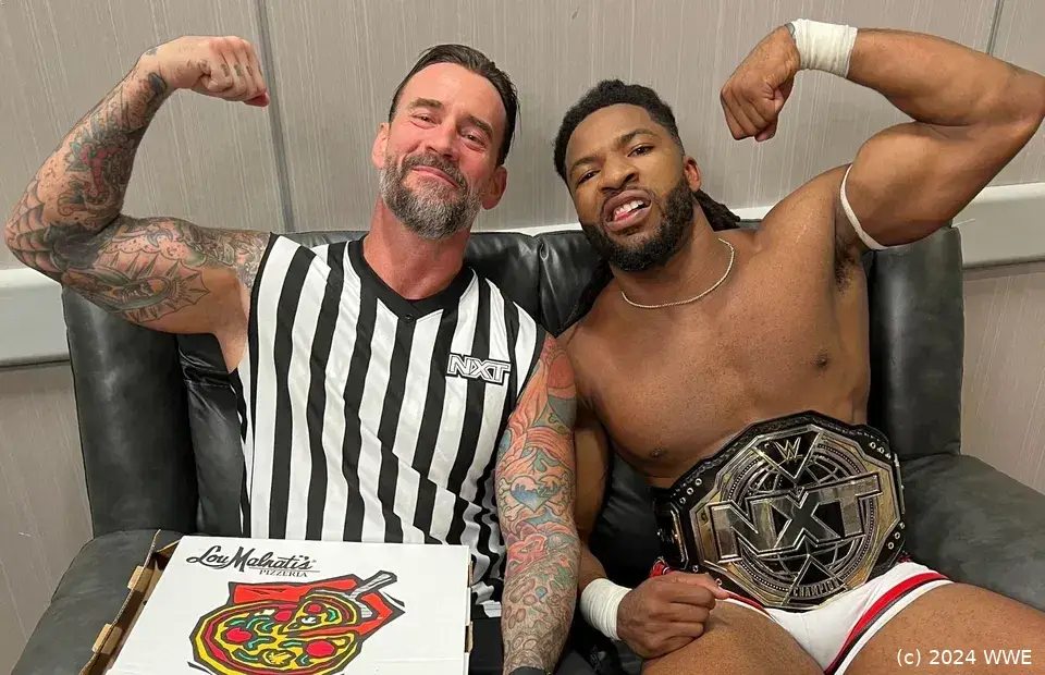 CM Punk und NXT-Champion Trick Williams gönnen sich Deep-Dish-Pizza