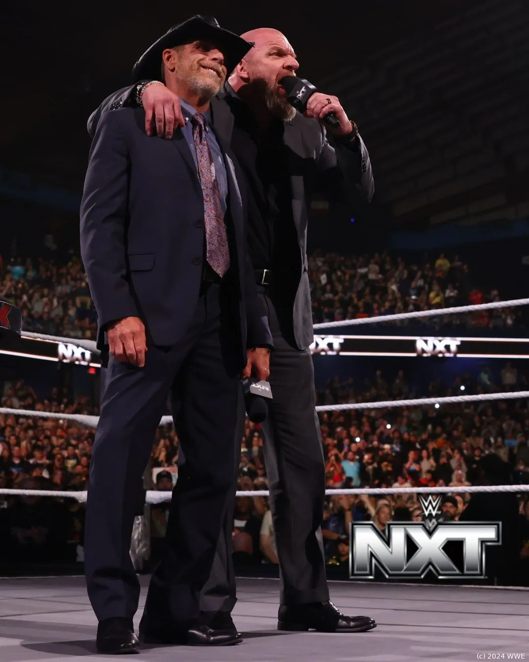 Triple H und Shawn Michaels eröffnen die silber-schwarze NXT-Ära gemeinsam