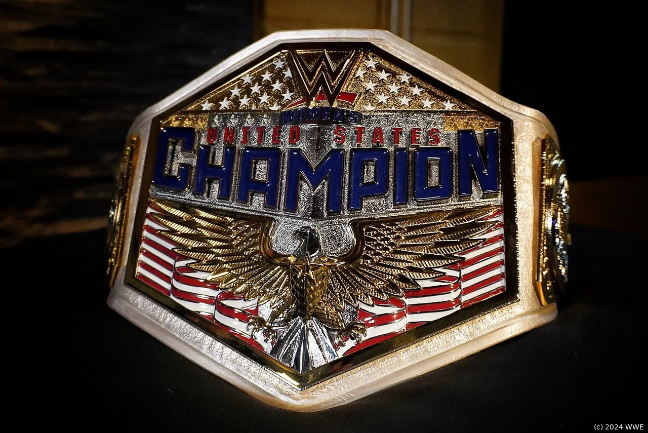 Blau-roter Patriotismus auf weißem Leder: So sieht der neueste Champion-Titel bei WWE aus