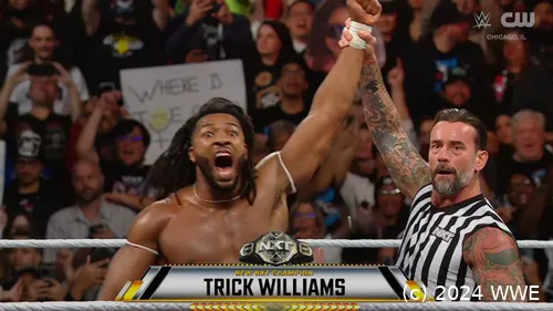CM Punk präsentiert den nunmehr zweifachen NXT-Champion Trick Williams