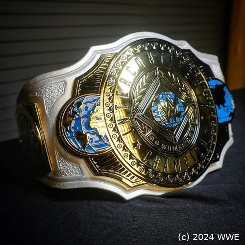 Diesen Gürtel hat Adam Pearce am Montag bei WWE Raw enthüllt