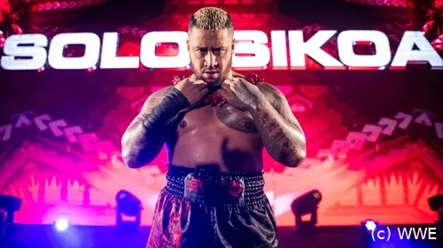 Ende 2024 trug Solo Sikoa noch den Ula-Fala-Kranz