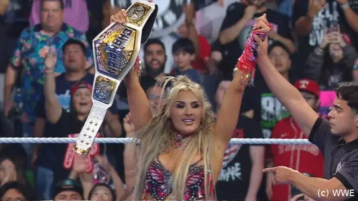 wwe_smackdown_tiffany_stratton_240426