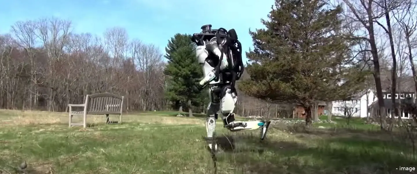 atlas robot springen joggen