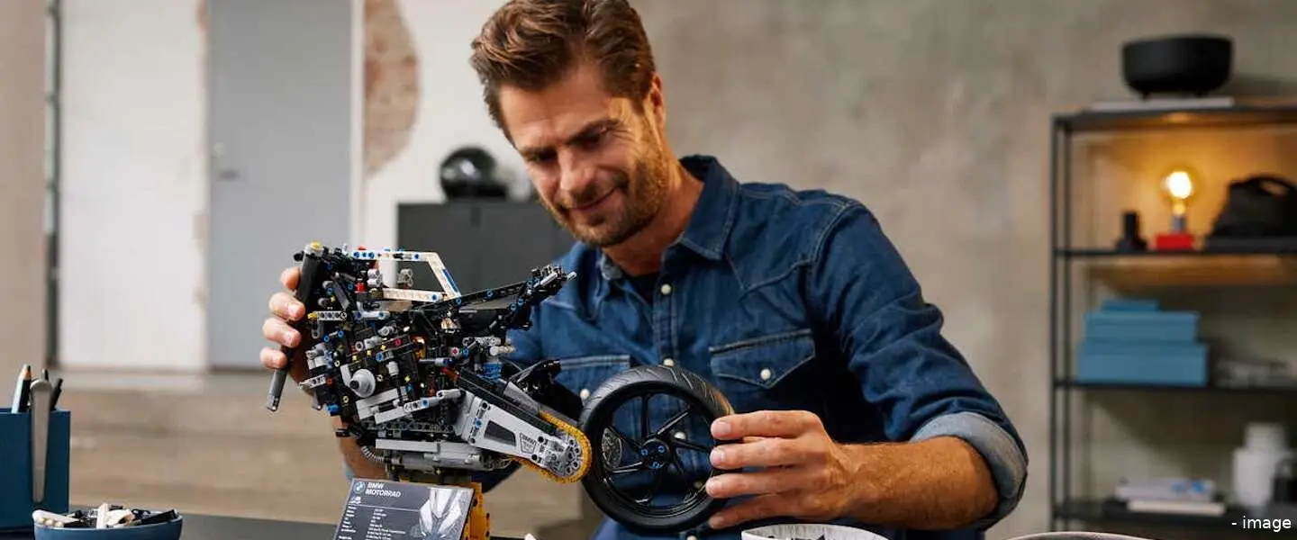 bmw motor lego