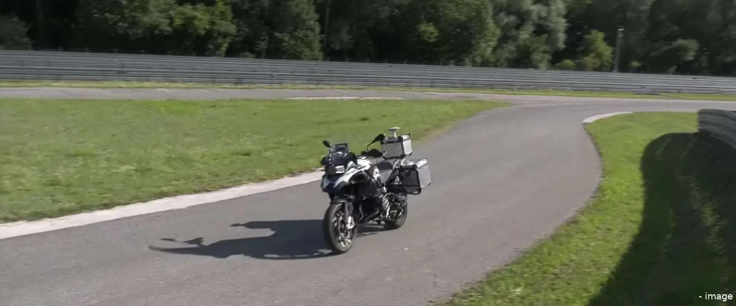 bmw zelfrijdende motor