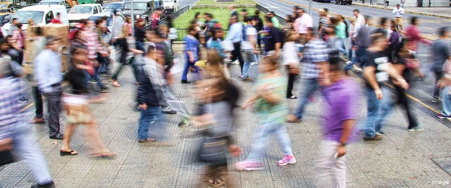 crowd header