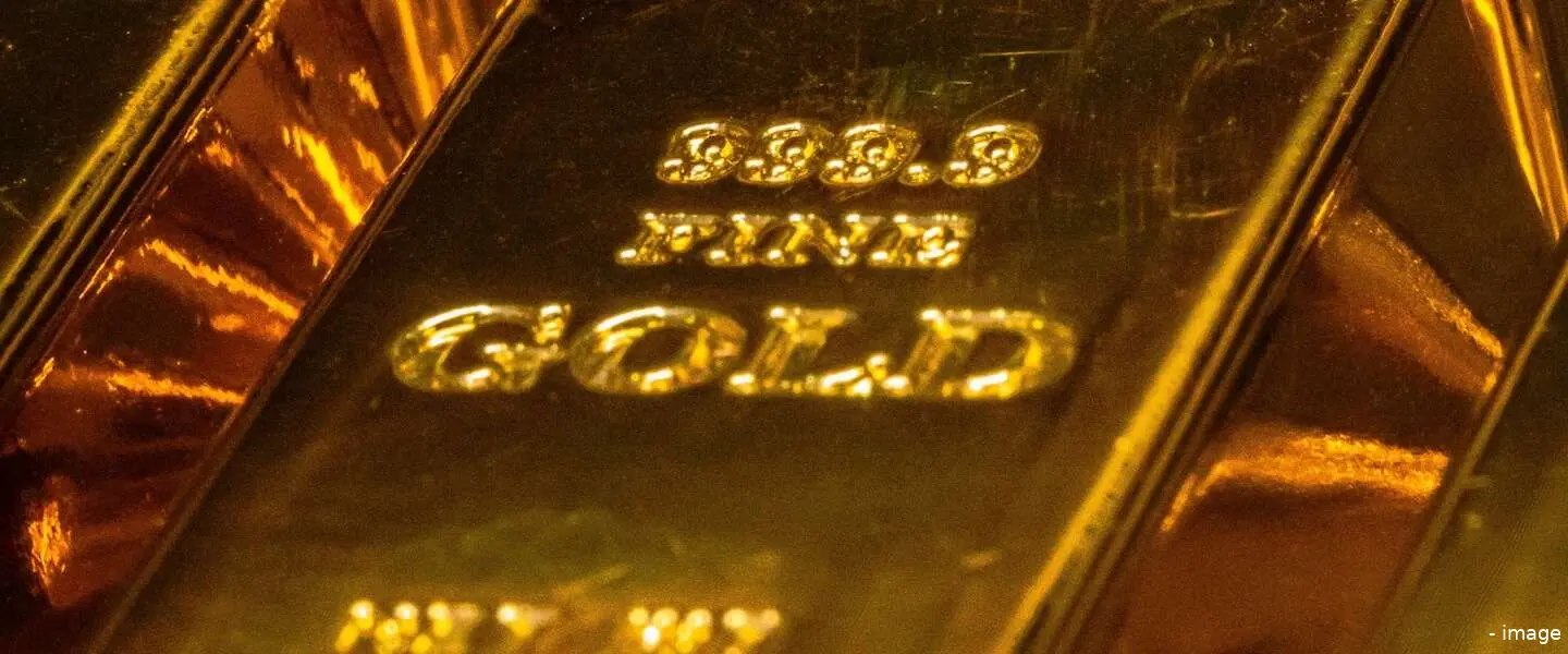 gold header