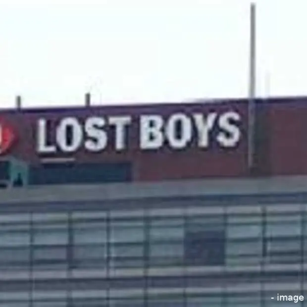 lost boys in financiele problemen