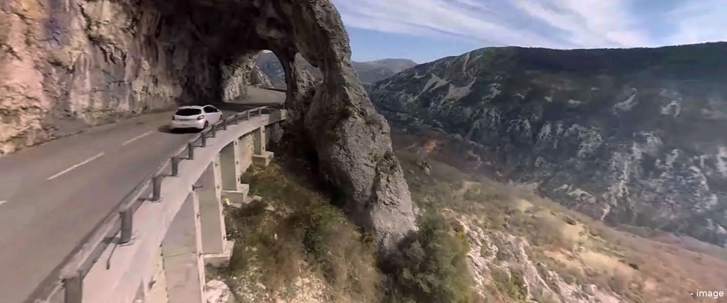 peugeot 208 drone