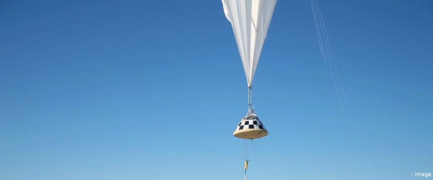starliner parachute