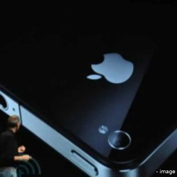 steve jobs presenteert iphone 4