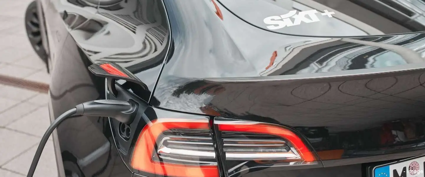 tesla sixt header