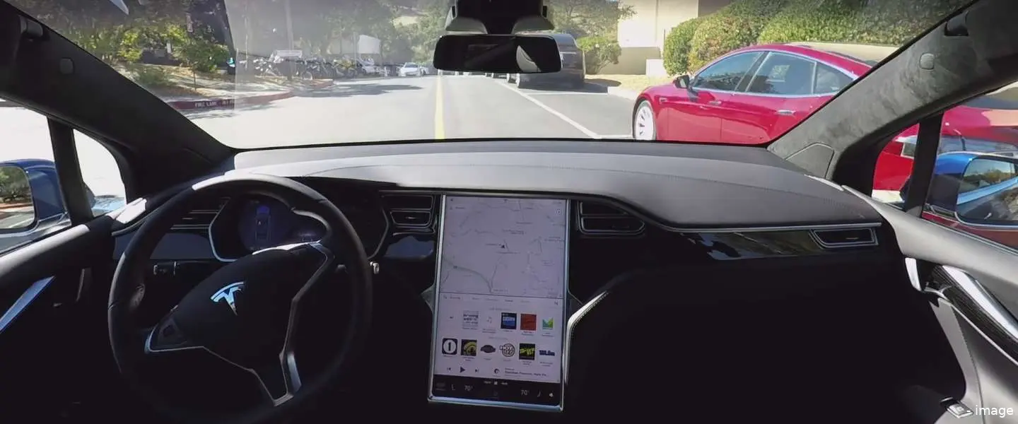 tesla zelfrijdend