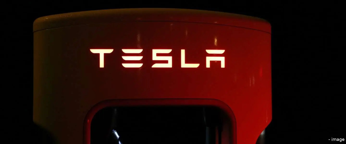 tesla zelfrijdende taxi