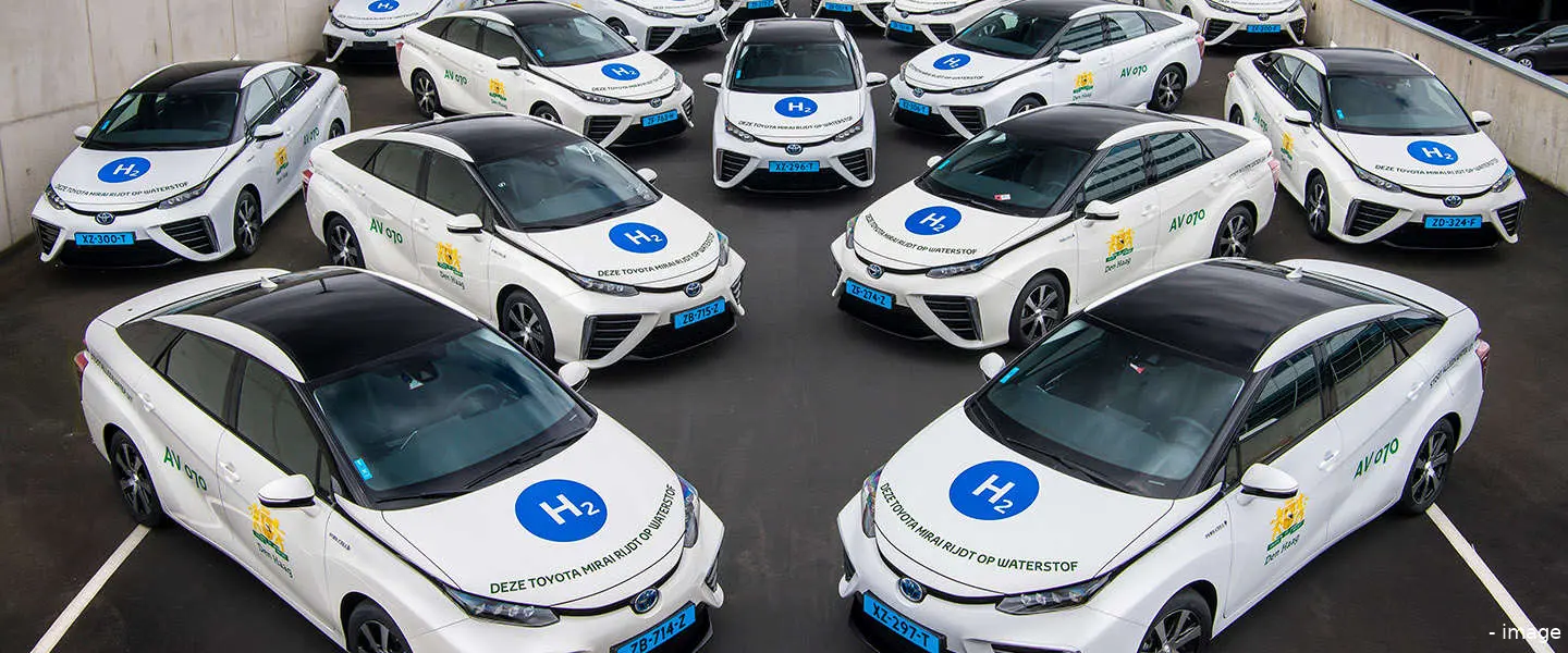 toyota mirai 35 taxis