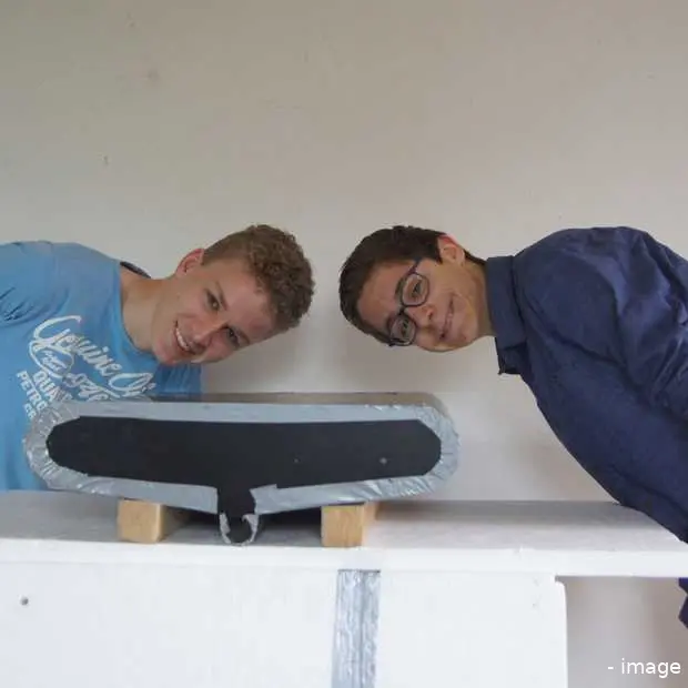 twee scholieren uit nederland met projec