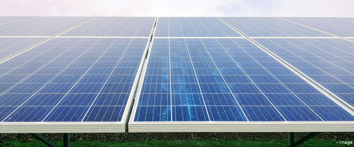zonnepanelen in de nacht