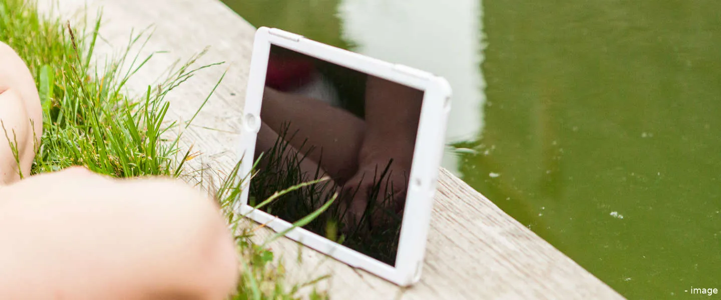 a8 multicharger en privacy case leitz 1440