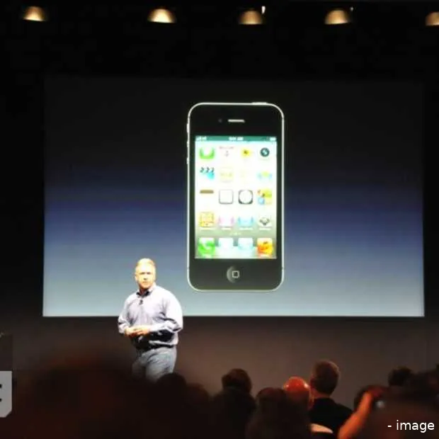 apple lanceert iphone 4s en siri