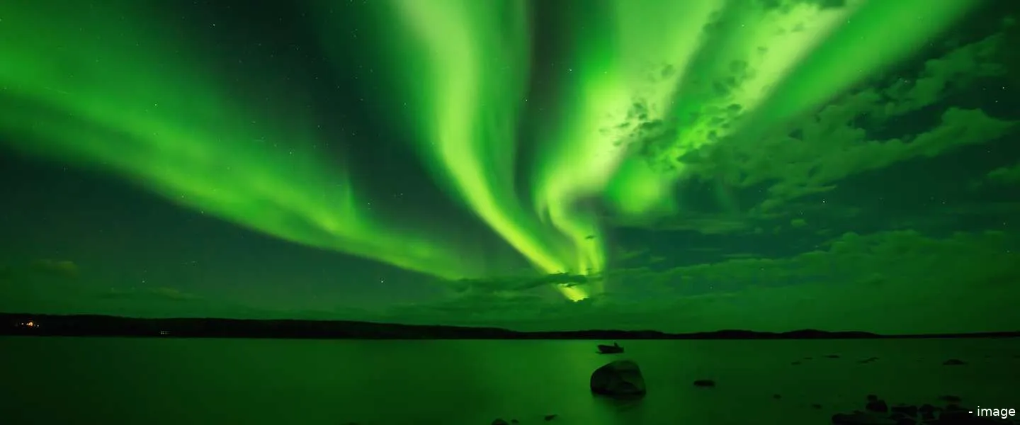 australier surft noorderlicht