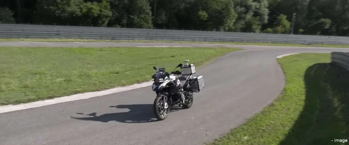 bmw zelfrijdende motor