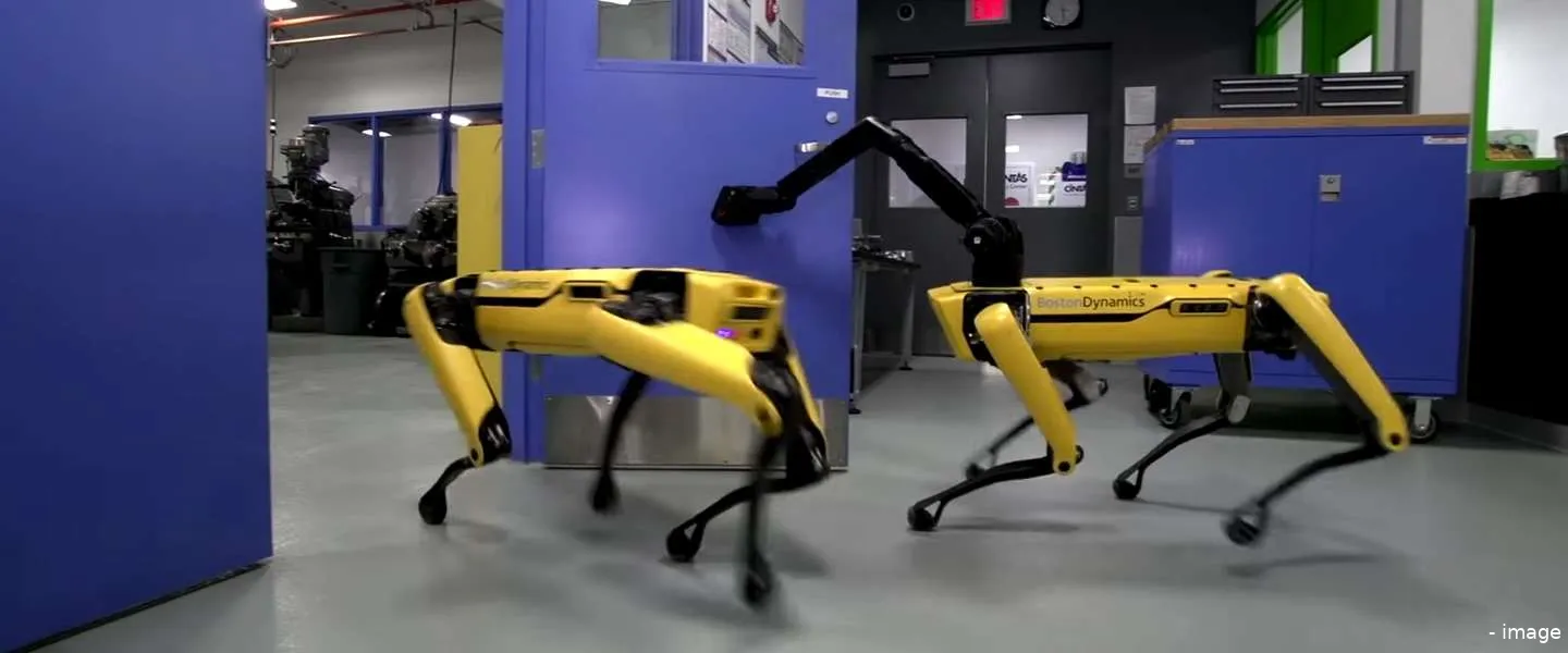 boston dynamics robot deur open