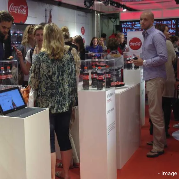 coca cola opent pop up store share a cok