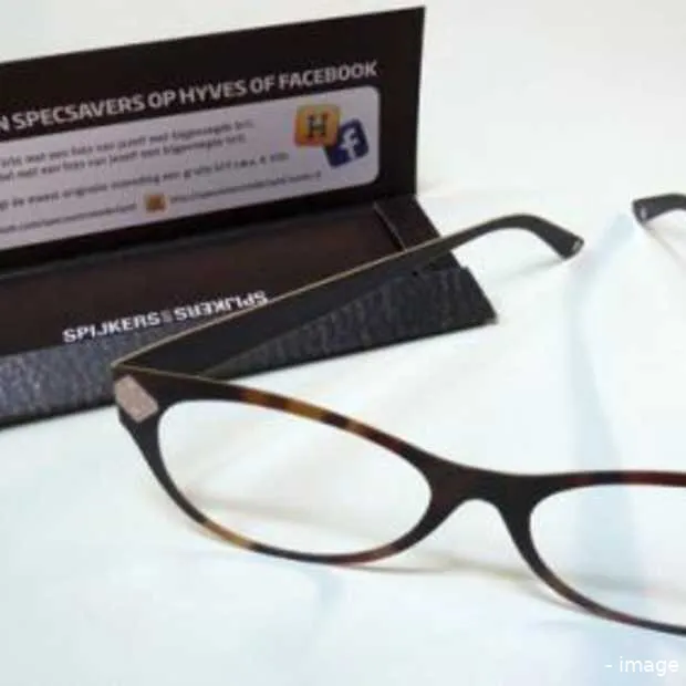 de kartonnen bril van specsavers