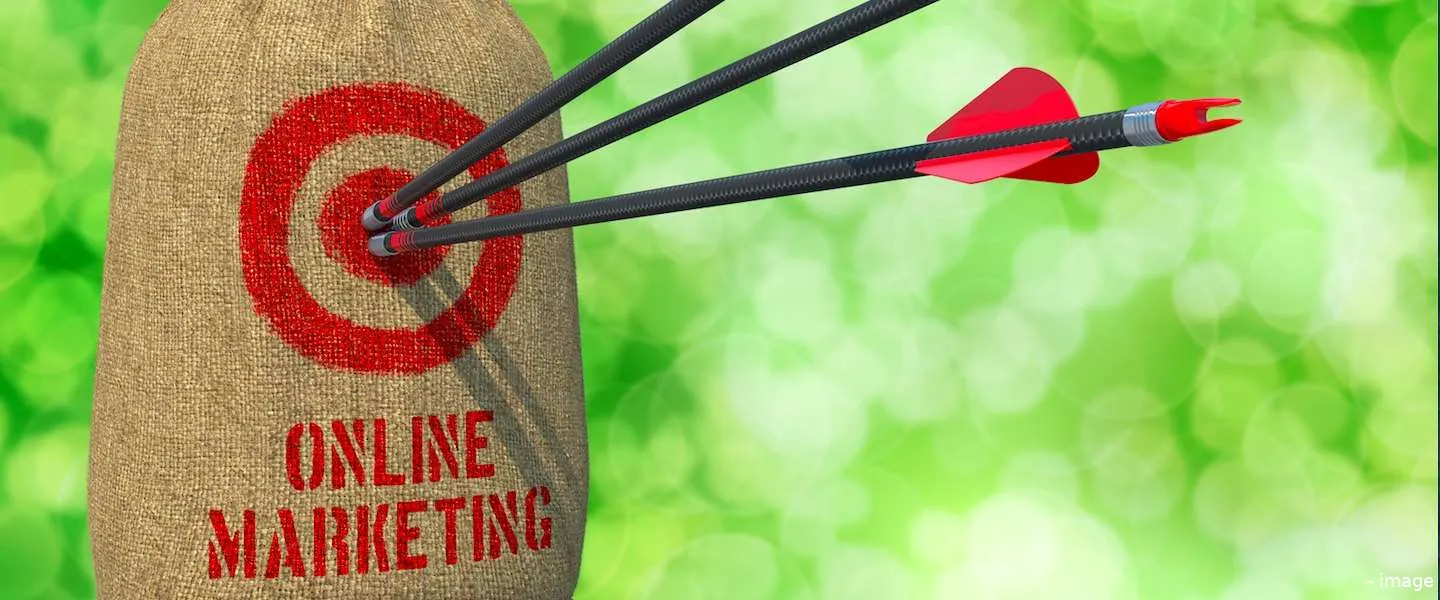 e mail vs social media