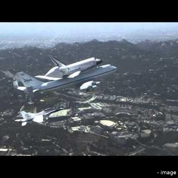 fa18 extended view of space shuttle ende