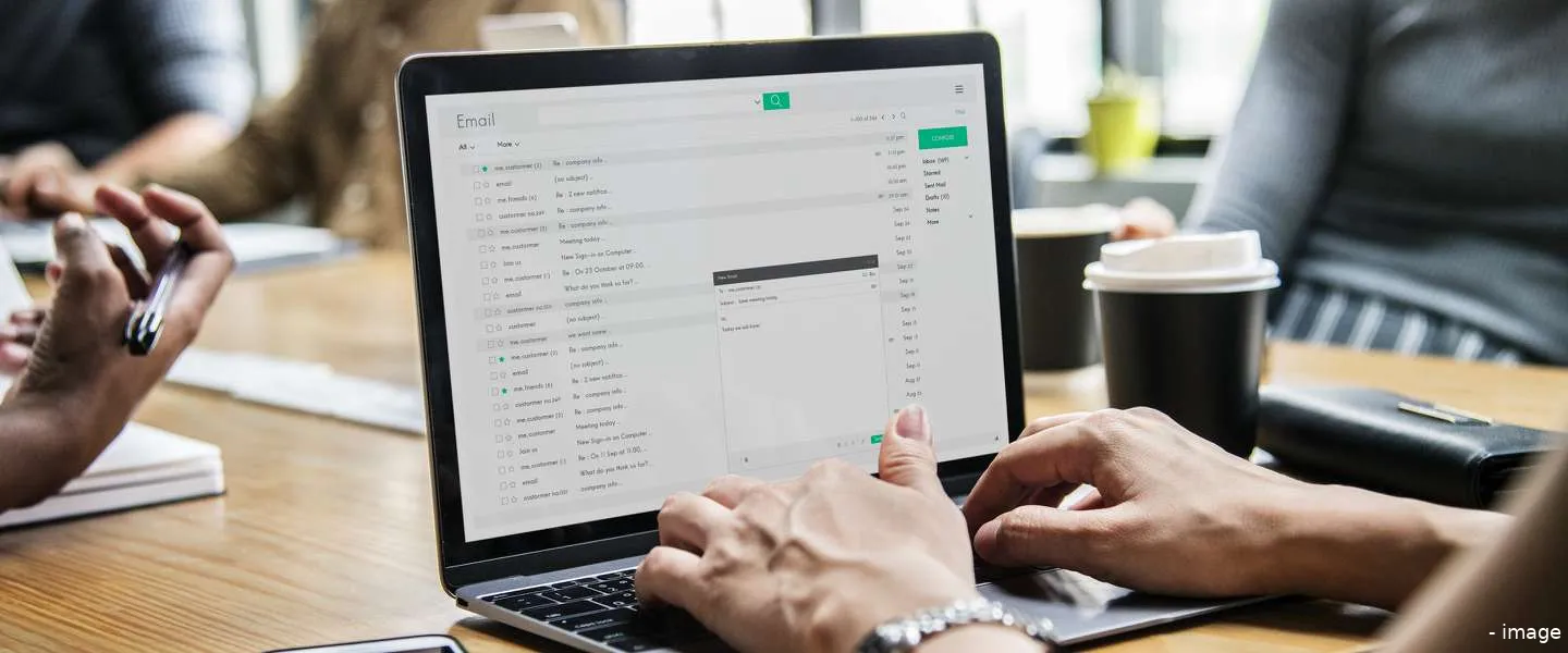 header dynamische mail