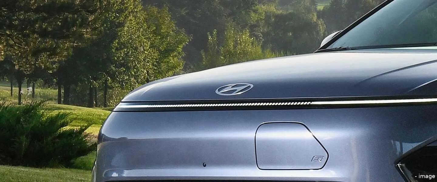 hyundai close header