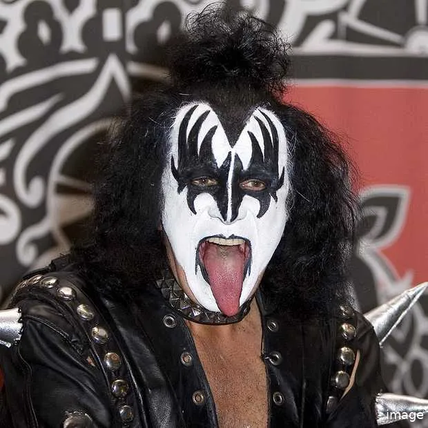 interview gene simmons guitar hero is de 1