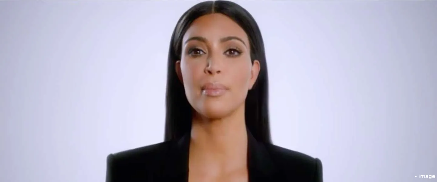 kim kardashian te zien in super bowl spotje
