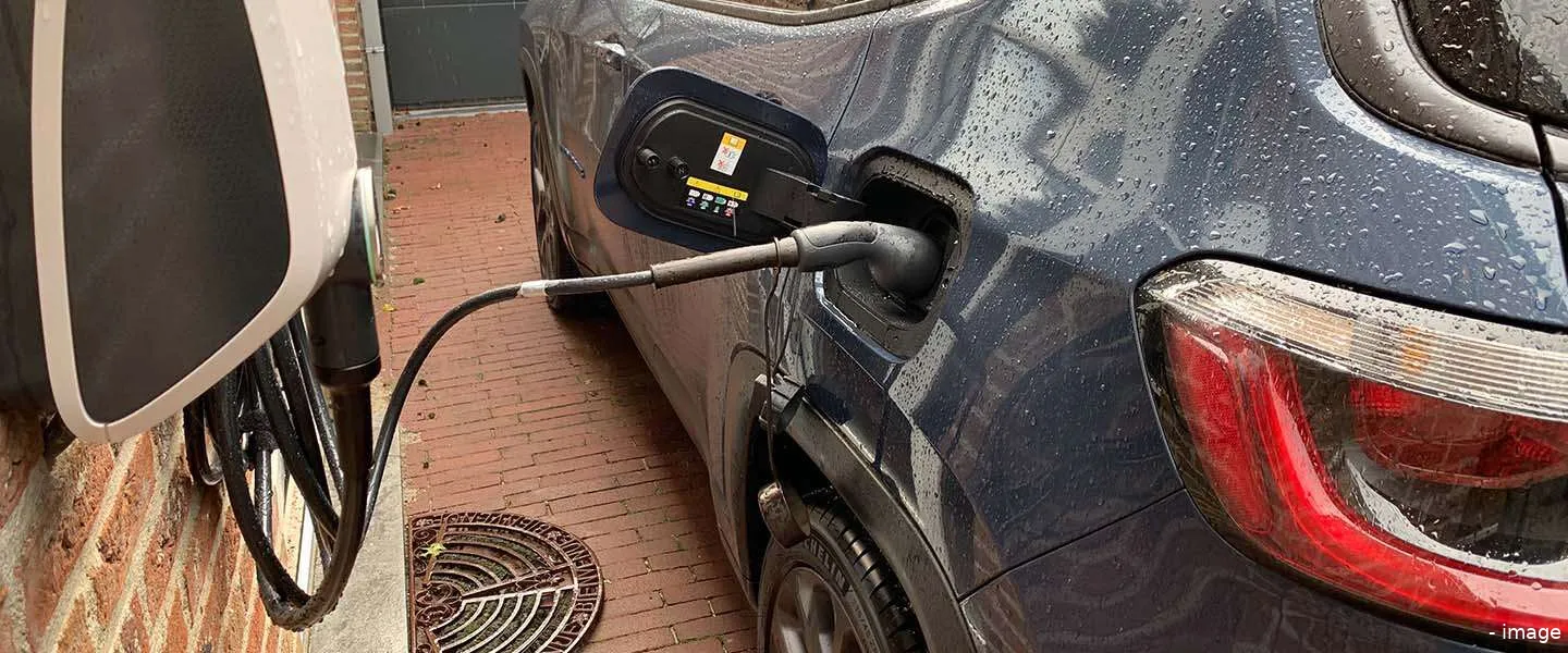 laadpaal thuis jeep