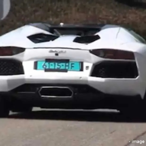 lamborghini aventador roadster gesignale