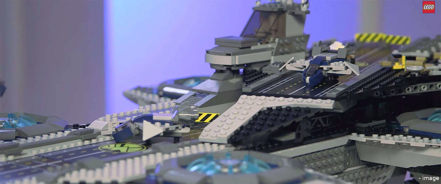 lego avengers carrier
