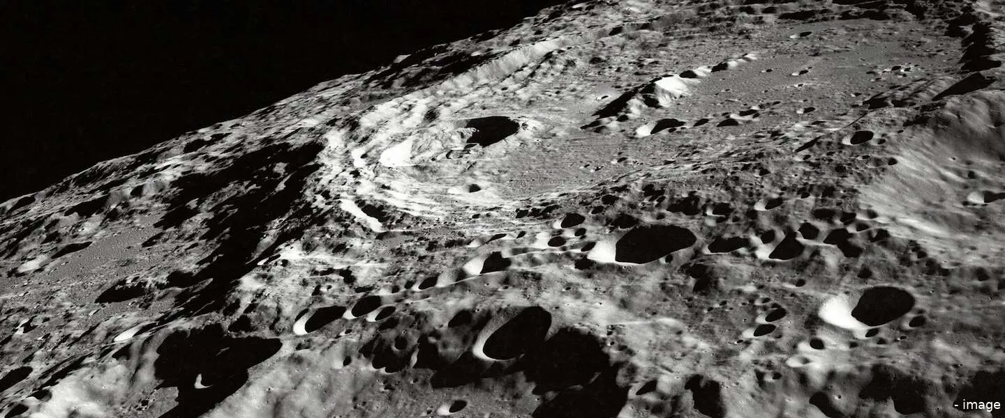 maanoppervlak header 3