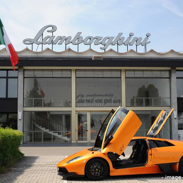 megafactories supercars laat je kennis m