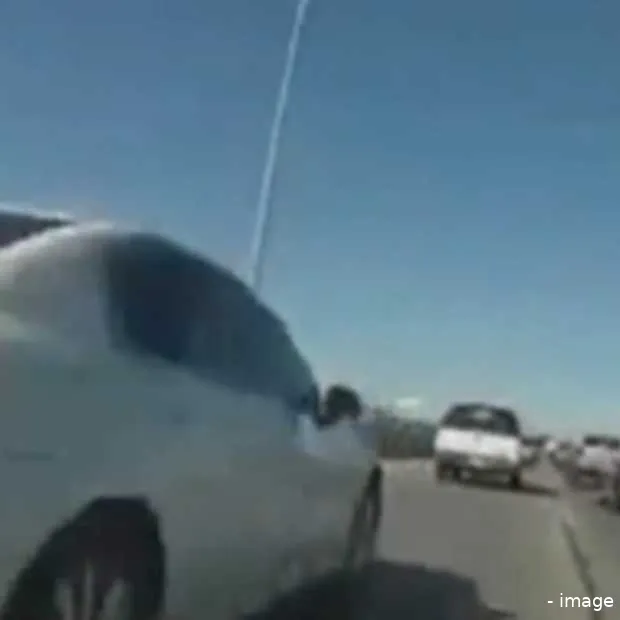 motorrijder trekt met video op facebook