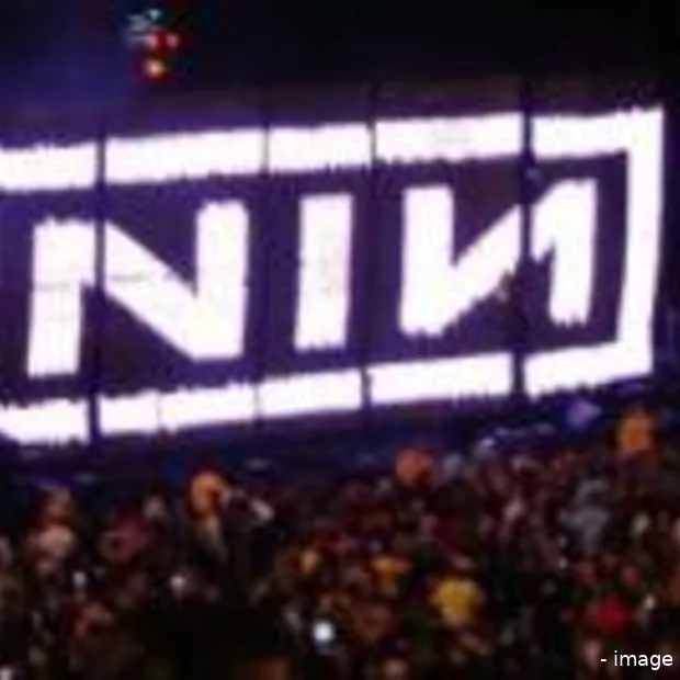 nine inch nails helpen fans aan de beste