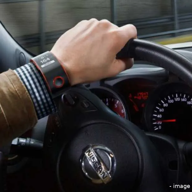 nissan komt met smartwatch voor in de au