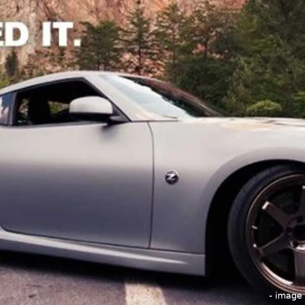 nissan laat facebook fans de 370z samens