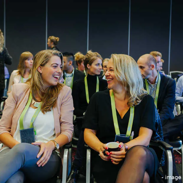 nudge vervolgt wereldwijde zoektocht naa