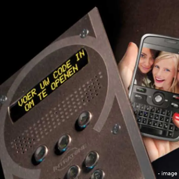 op je smartphone zien wie er voor de deu