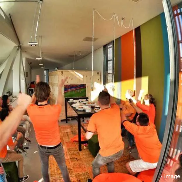 oppassen met al die oranje selfies