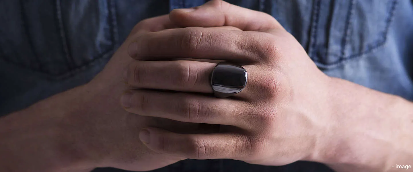 oura ring hands