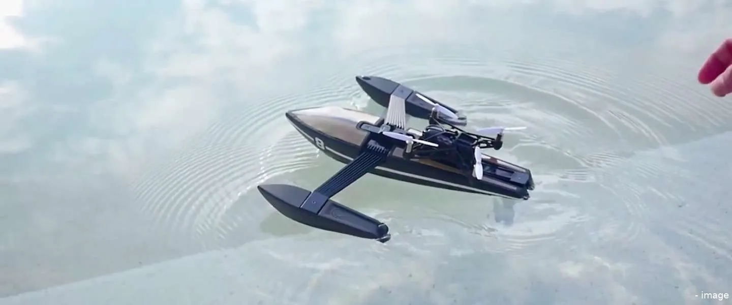 parrot drone in het water